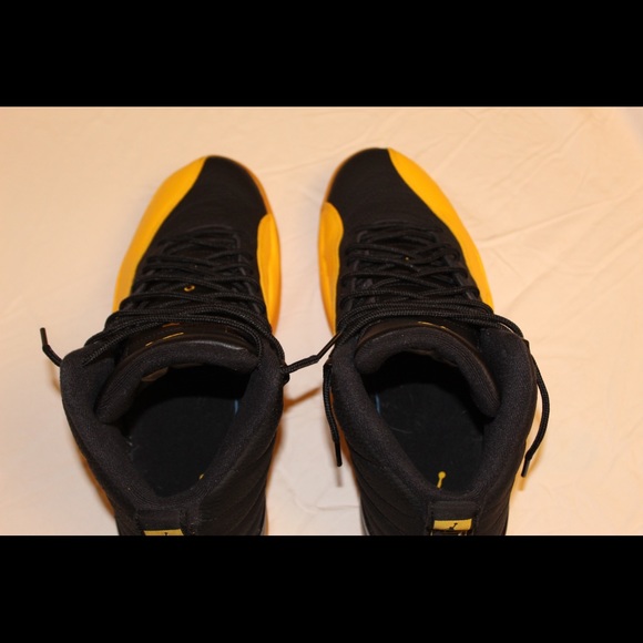 Jordan 12 University Gold - Picture 4 of 12